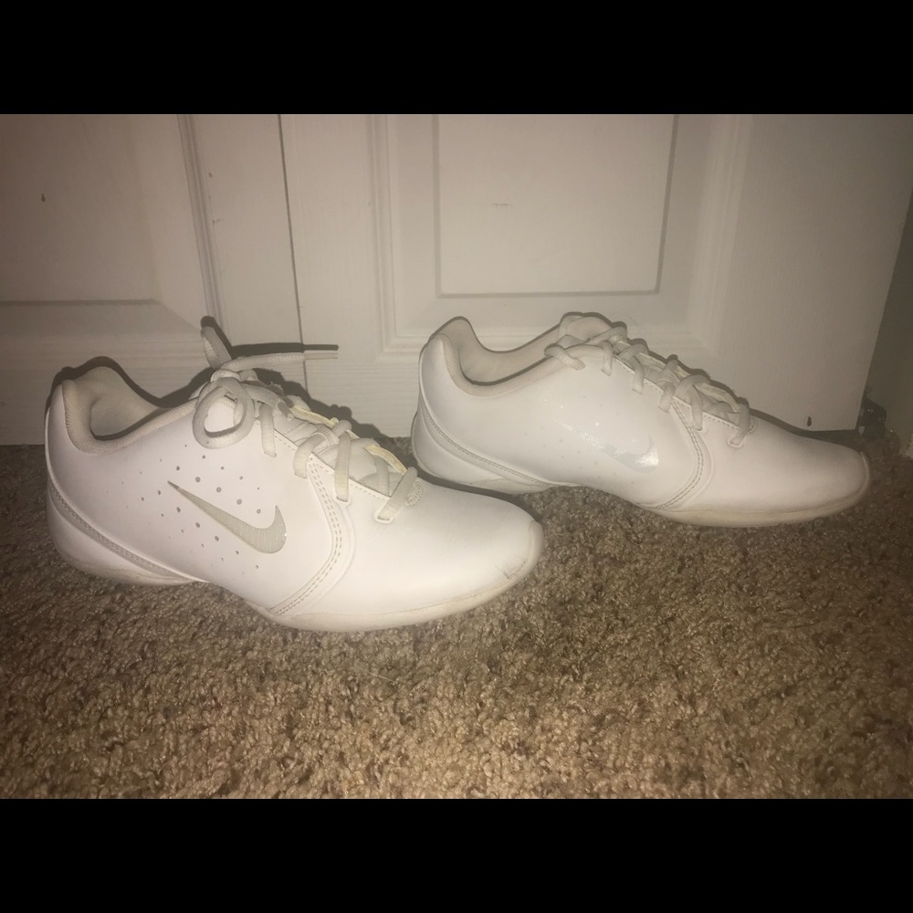 Cheerleading shoes